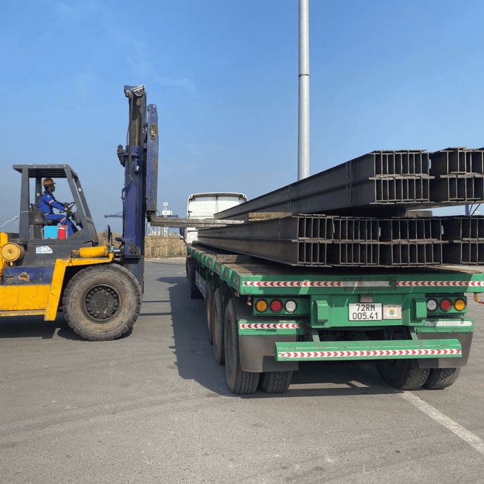 dich-vu-logistics-xe-nang-van-chuyen-thep-hinh